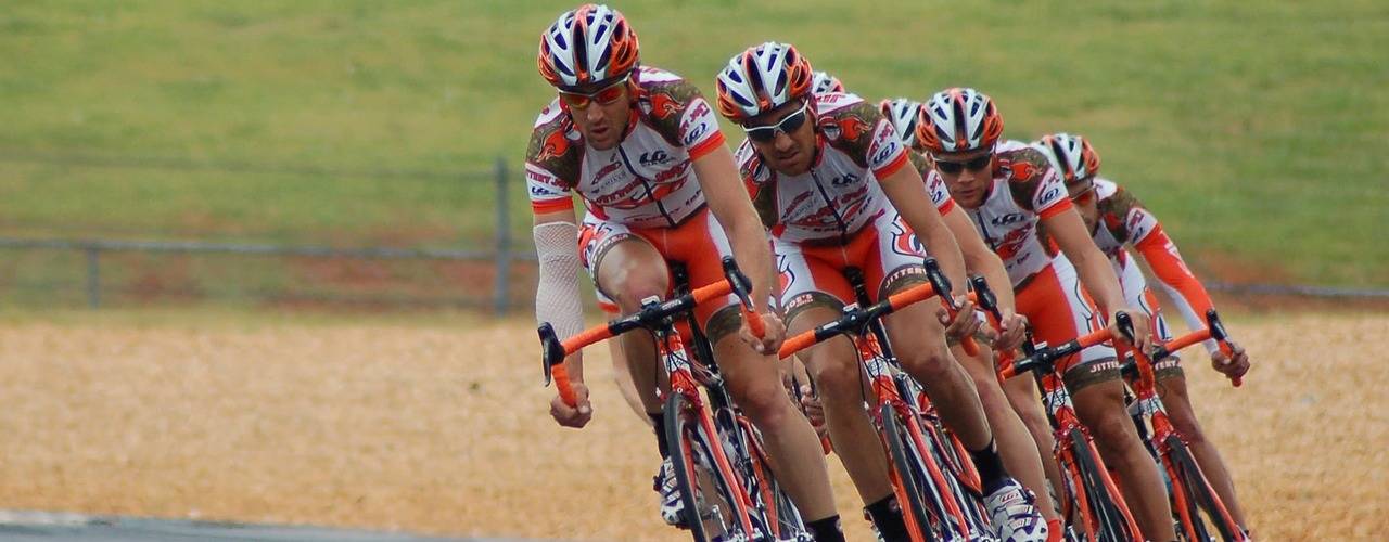 Лица: студенти и възпитаници, съмишленици и приятели, психолози